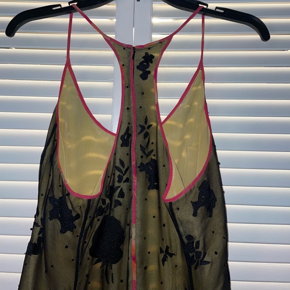 Neil Bieff Gown - Picture 5 of 6